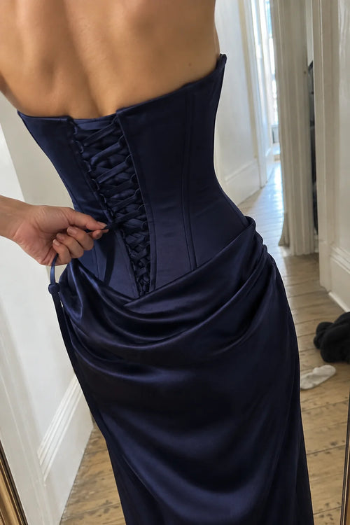 Vespera — La Robe En Satin à Lacets Corset — photo d'un client 7